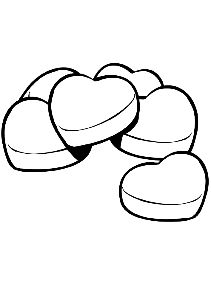 Uma pilha de caixas de doces em forma de coração